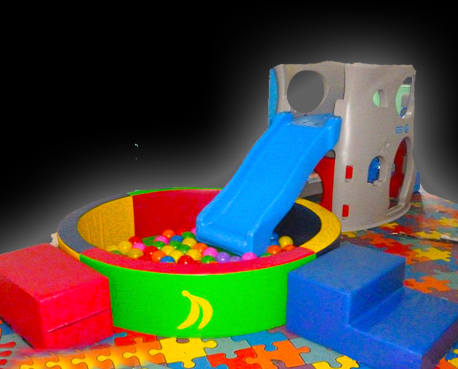 Piscina de pelotas con tobogán